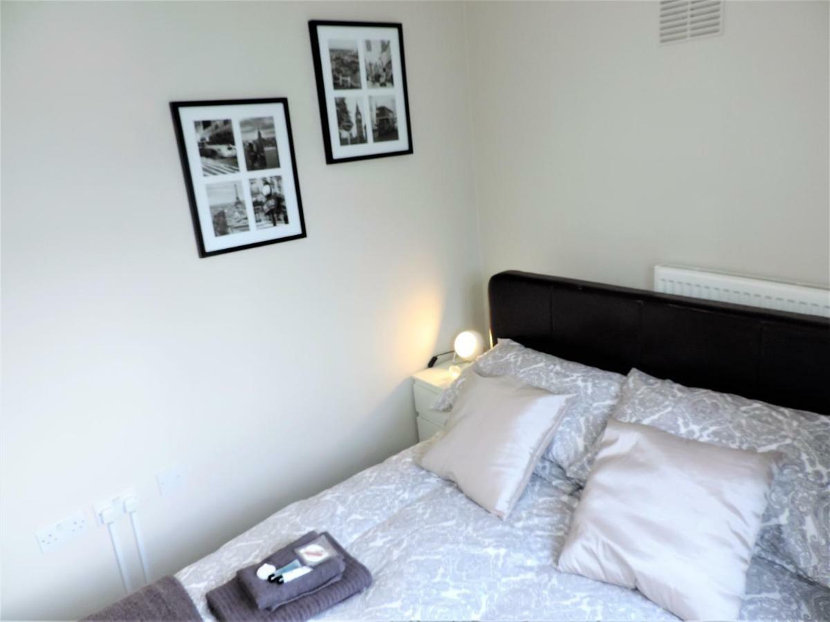 1 Bed Bagshot Pennyhill Accommodation Exteriér fotografie