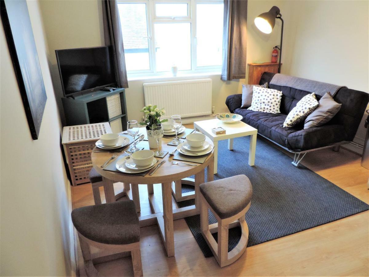 1 Bed Bagshot Pennyhill Accommodation Exteriér fotografie
